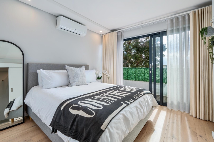 2 Bedroom Property for Sale in Sea Point Western Cape